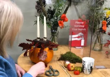 Find a Seasonal flower arranging class in Liverpool